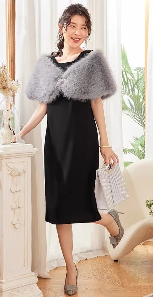 最終お値下げ！25ヴァンサンカン掲載　ロイヤルチエ　レースファーボレロ 結婚式お呼ばれドレス 華やぎ羽毛ファーボレロ ラインストーン