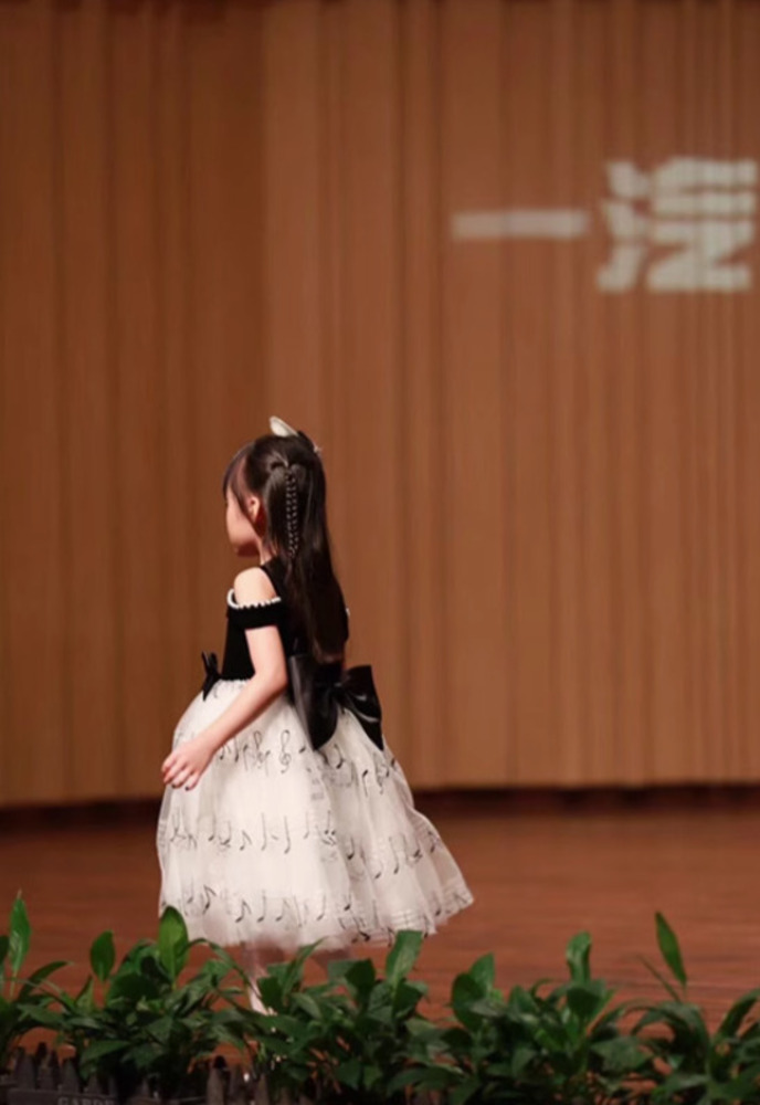 ピアノ発表会音符ドレス 楽天市場】子供ドレス 演奏会 音符柄 ピアノ ノースリーブ