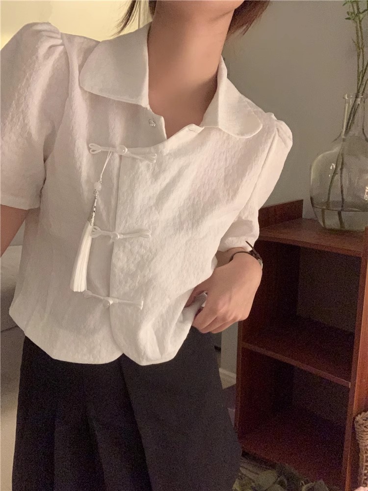 チャイナ服　清潔感のあるシンプルなブラウス