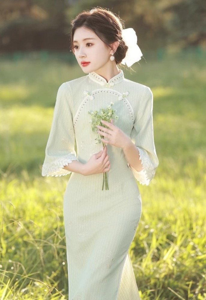 チャイナ服　自然光で映えるチャイナドレス