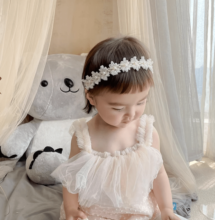 子ども服 レースヘアバンド 子ども アクセサリー 白いフラワー