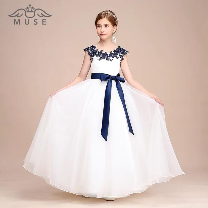 美品　キッズドレス　140 ステージドレス　リボン　発表会　白紺　花柄刺繍 ピアノ発表会 結婚式用 子どもドレス チュチュショルダーフラワー刺繍