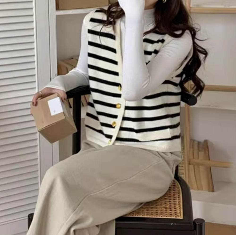 ブルベ服 ゴールドボタンボーダーニットベスト（ブルベ夏向け