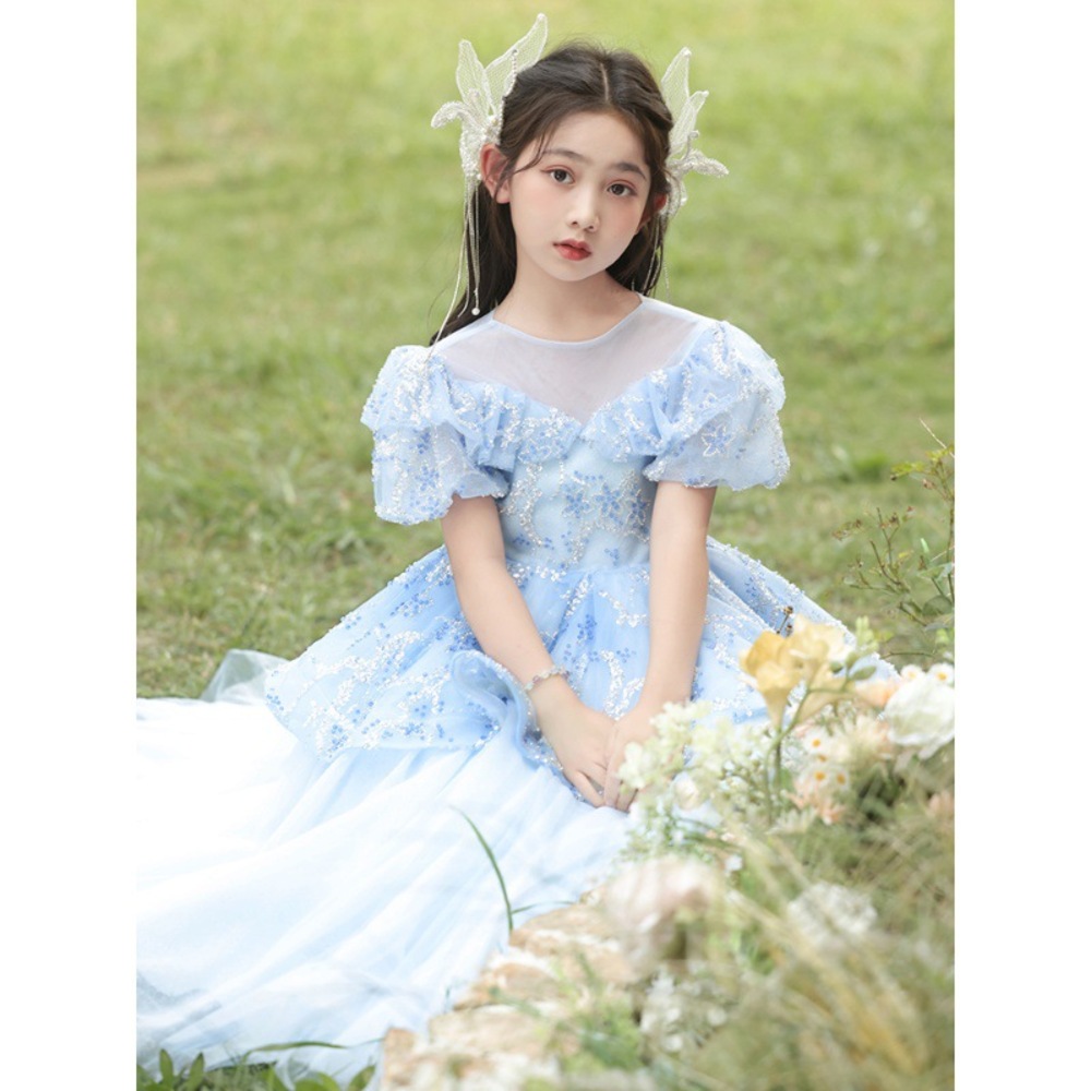 新品✨️ふんわり舞うフリルと淡色ブルーが描く　可憐で清楚なプリンセスドレス ヒロイン級の美しさ！人気ブランド「新作ウェディングドレス」大人の