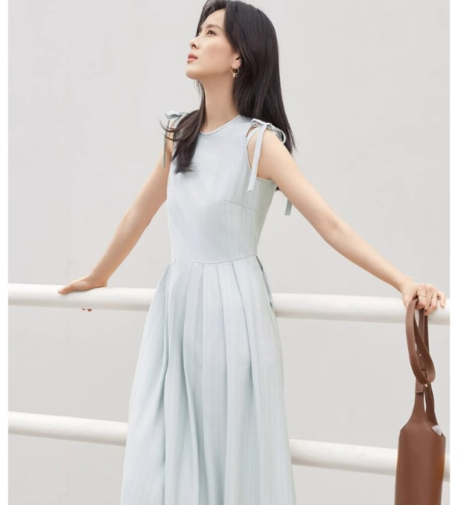 ホワイト＆ブルー　ノースリーブワンピース XS-Lサイズあり【ERUKEI エルケイ】ワンピース/ 花柄/ フラワー